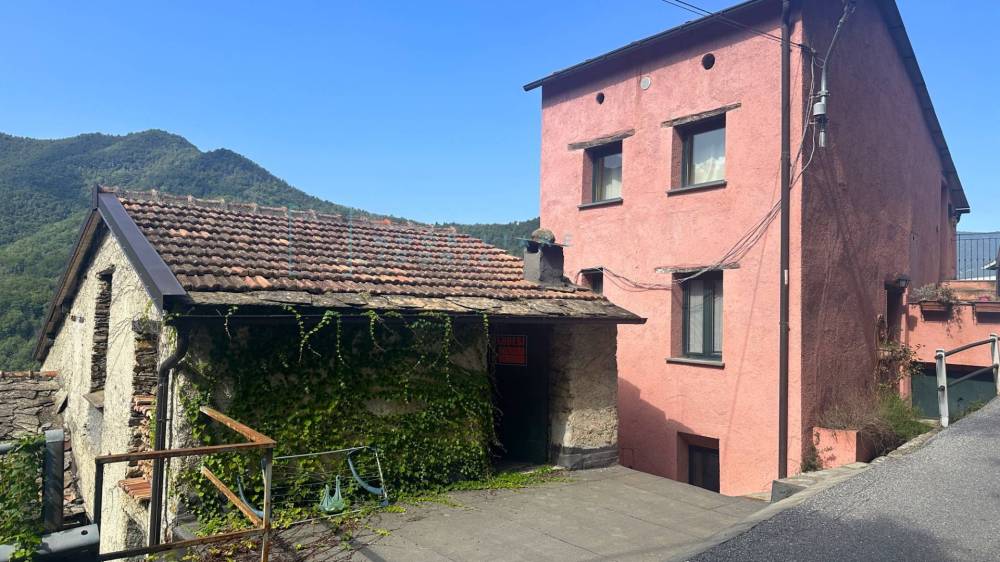 casa indipendente in vendita ad Aquila d'Arroscia