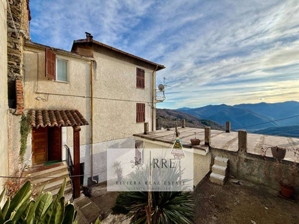 casa indipendente in vendita ad Aquila d'Arroscia
