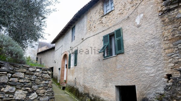 casa indipendente in vendita ad Aquila d'Arroscia