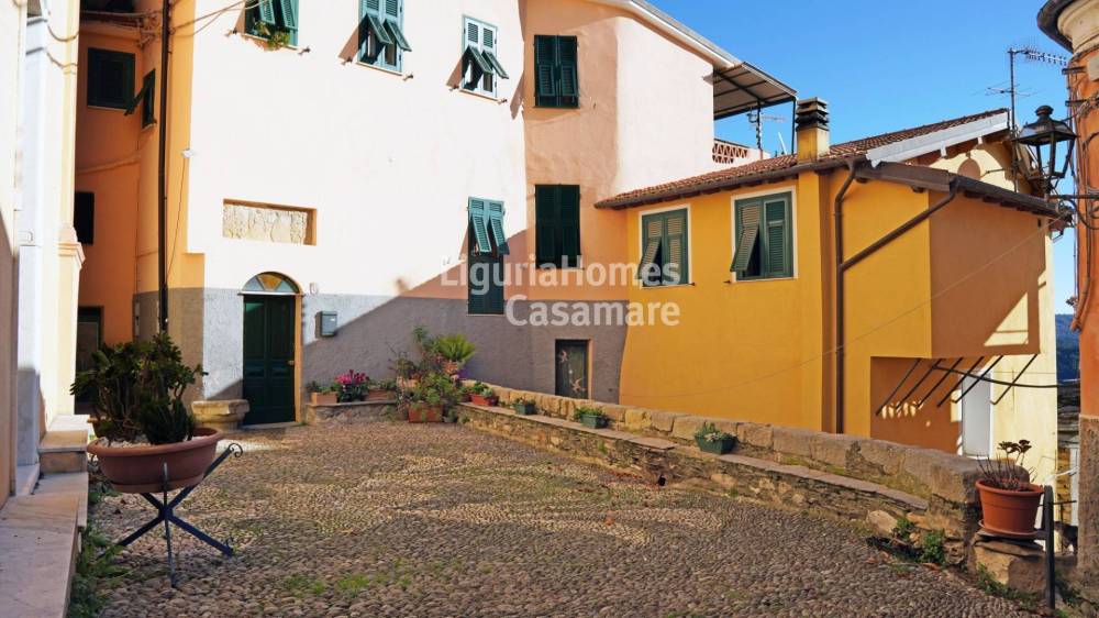 casa indipendente in vendita ad Aquila d'Arroscia