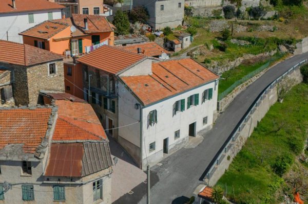 casa indipendente in vendita ad Aquila d'Arroscia