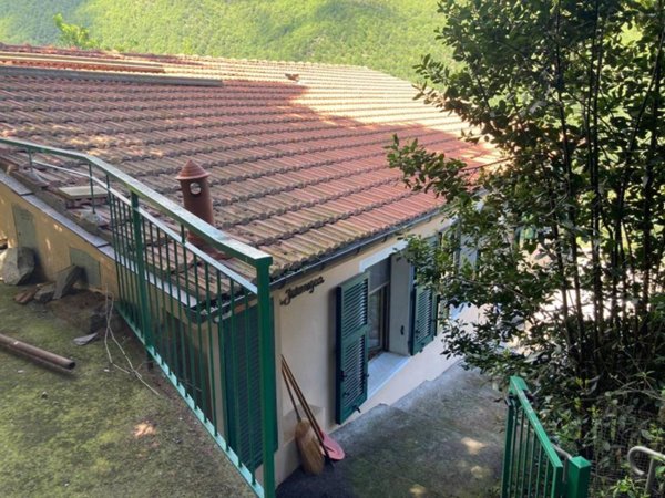 casa indipendente in vendita ad Aquila d'Arroscia
