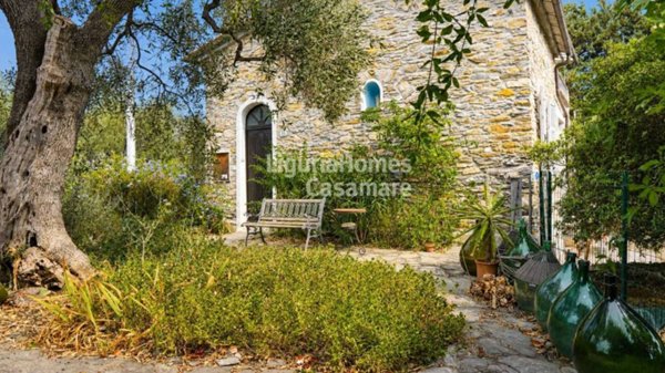 casa indipendente in vendita ad Aquila d'Arroscia