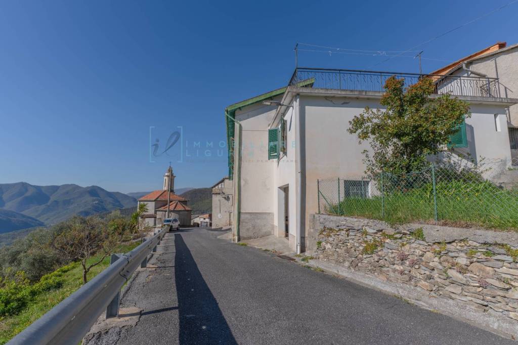 casa indipendente in vendita ad Aquila d'Arroscia