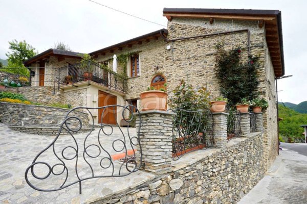 casa indipendente in vendita ad Armo