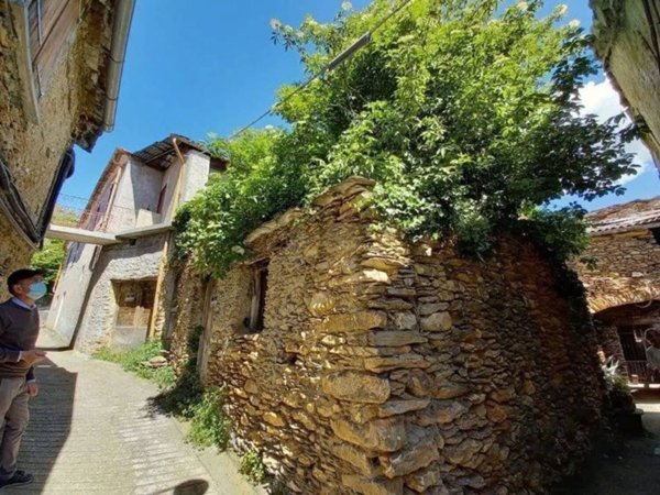 locale di sgombero in vendita ad Armo