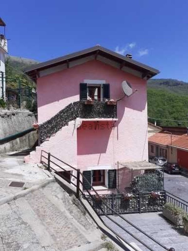 quadrivano in vendita ad Aurigo in zona Poggialto