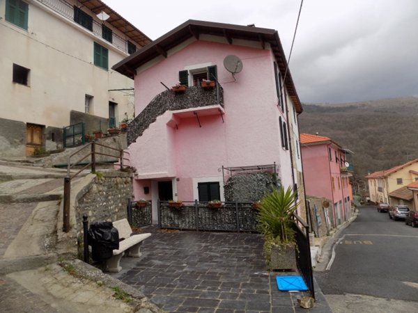 casa indipendente in vendita ad Aurigo in zona Poggialto