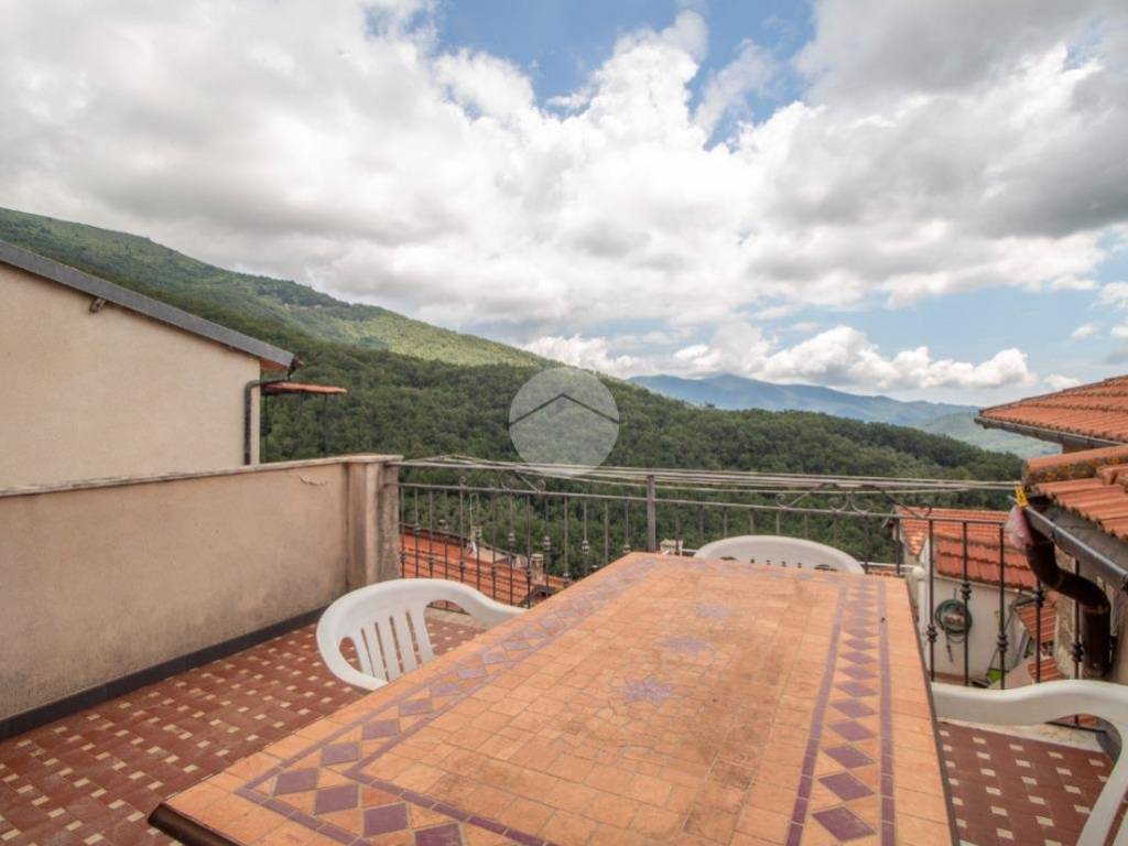 casa indipendente in vendita ad Aurigo in zona Poggialto