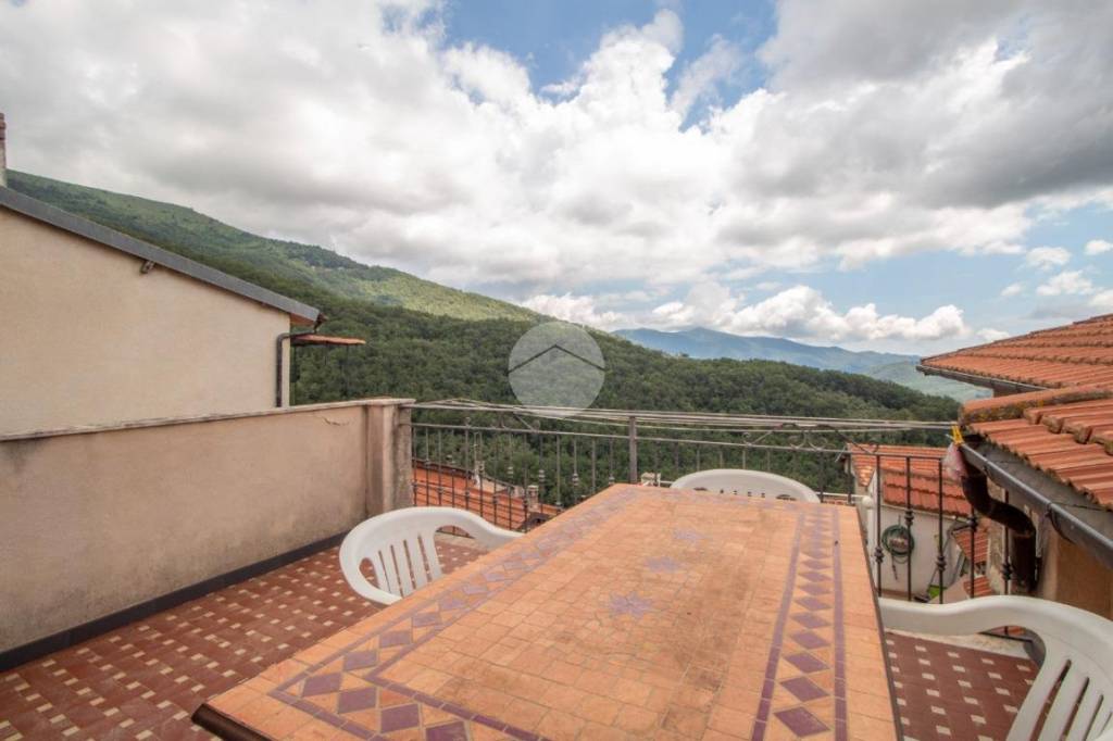 casa indipendente in vendita ad Aurigo in zona Poggialto
