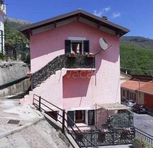 casa indipendente in vendita ad Aurigo in zona Poggialto