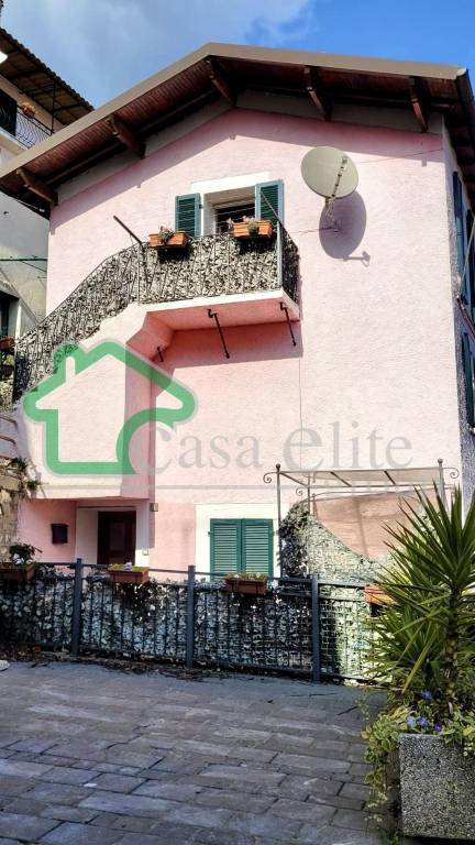 appartamento in vendita ad Aurigo in zona Poggialto