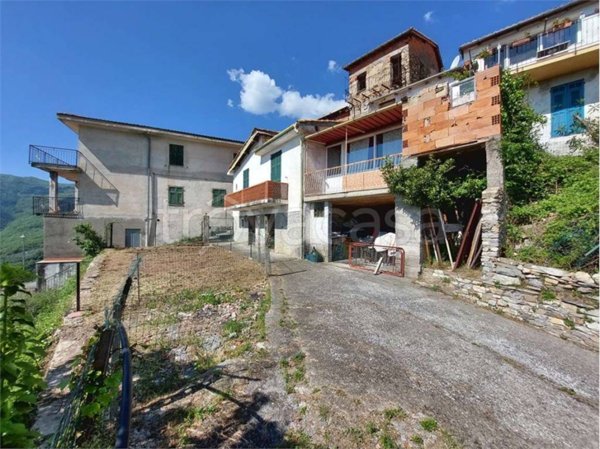 casa indipendente in vendita ad Aurigo in zona Poggialto