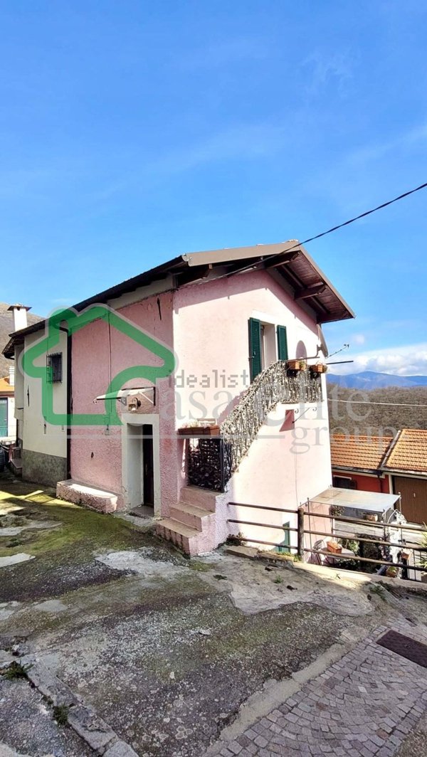 appartamento in vendita ad Aurigo in zona Poggialto