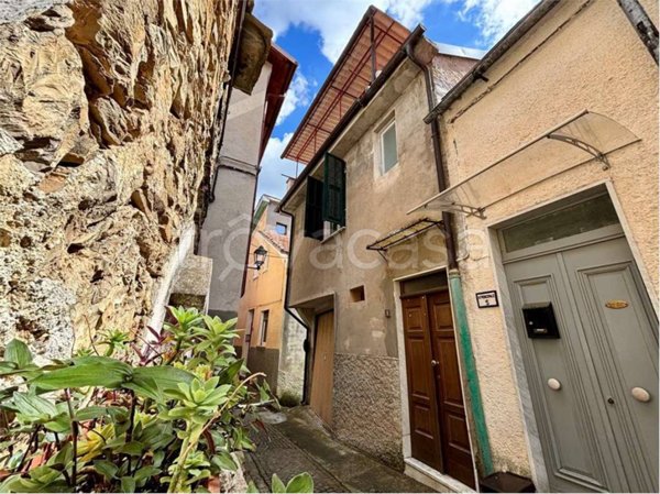 casa indipendente in vendita ad Aurigo in zona Poggialto