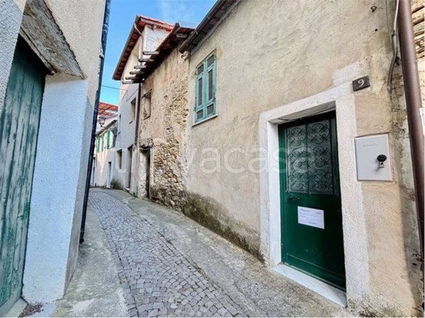 casa indipendente in vendita ad Aurigo in zona Poggialto