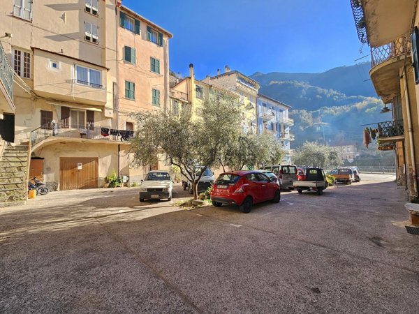 quadrivano in vendita a Badalucco