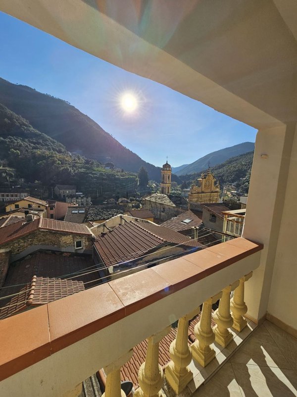 quadrivano in vendita a Badalucco