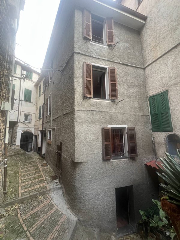 casa semindipendente in vendita a Badalucco