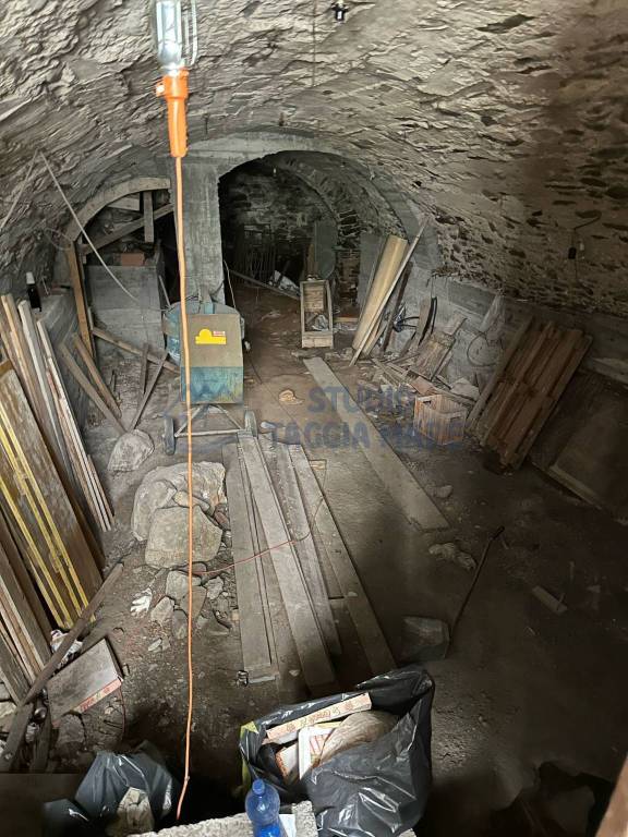 locale di sgombero in vendita a Badalucco