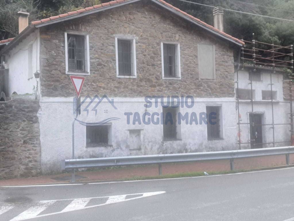 negozio in vendita a Badalucco