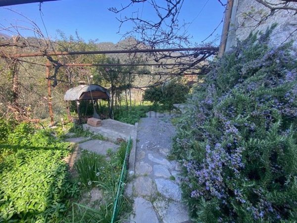 casa indipendente in vendita a Badalucco