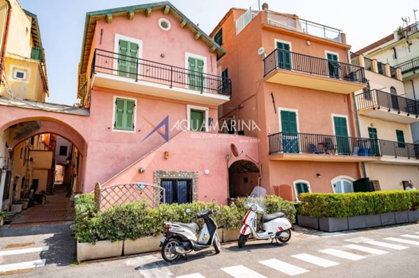 casa indipendente in vendita a Badalucco