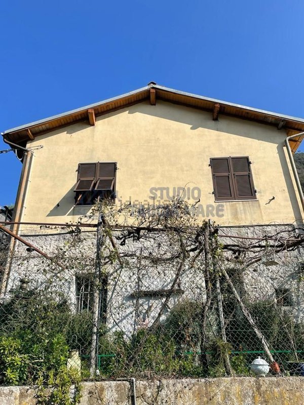 casa indipendente in vendita a Badalucco