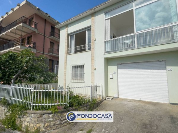 casa indipendente in vendita a Badalucco