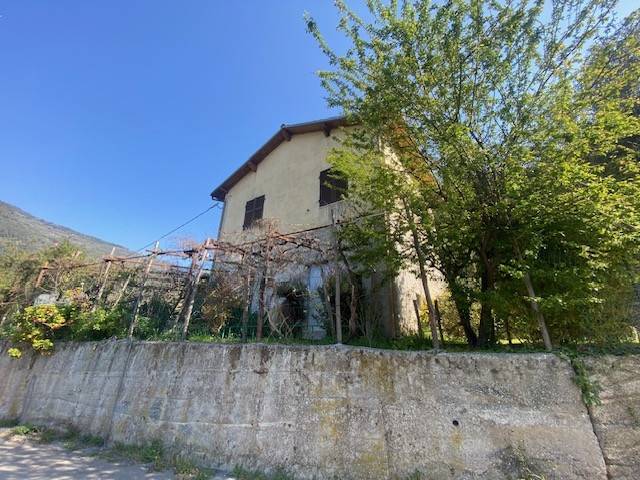 casa indipendente in vendita a Badalucco
