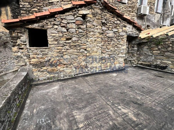 casa indipendente in vendita a Badalucco
