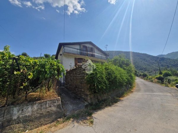 casa indipendente in vendita a Badalucco