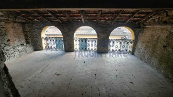 intera palazzina in vendita a Badalucco