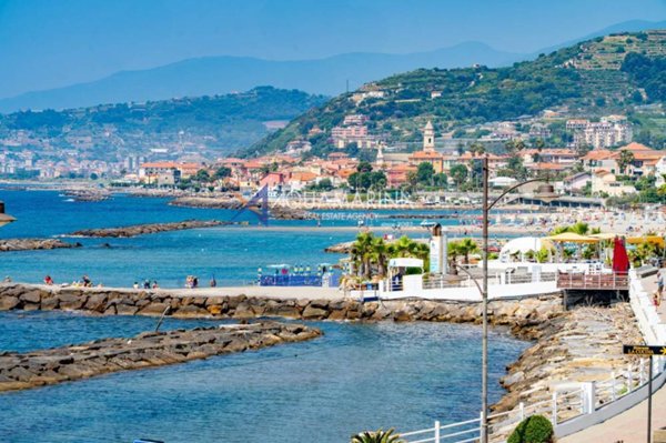 casa indipendente in vendita a Badalucco