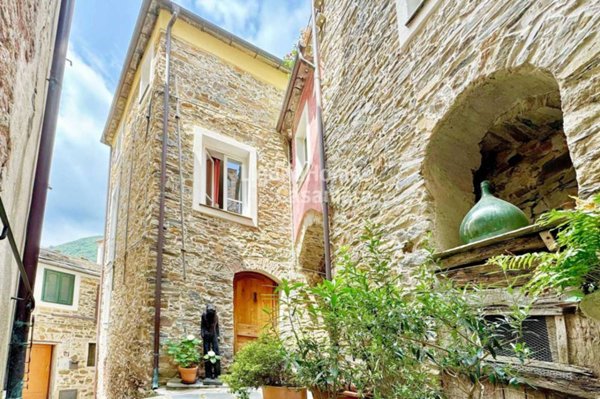 casa indipendente in vendita a Badalucco