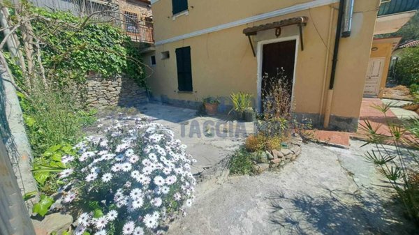 quadrivano in vendita a Badalucco