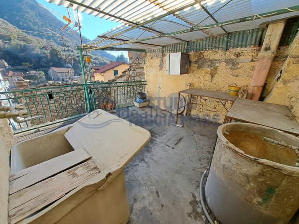 casa indipendente in vendita a Badalucco