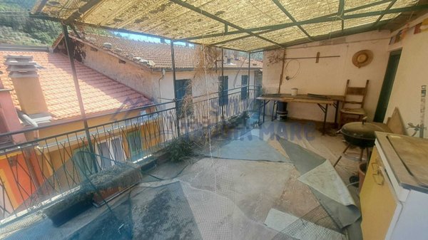 casa indipendente in vendita a Badalucco