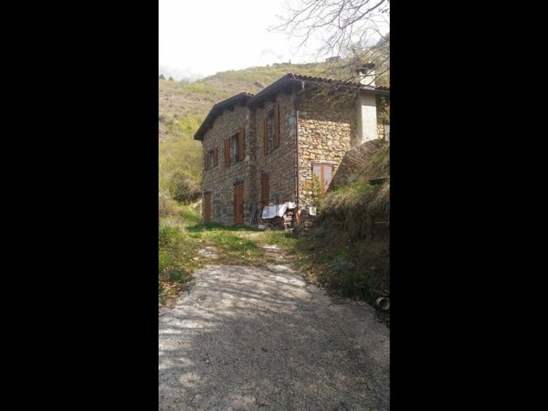 casa indipendente in vendita a Bajardo