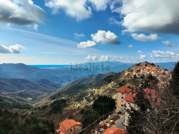 casa indipendente in vendita a Bajardo