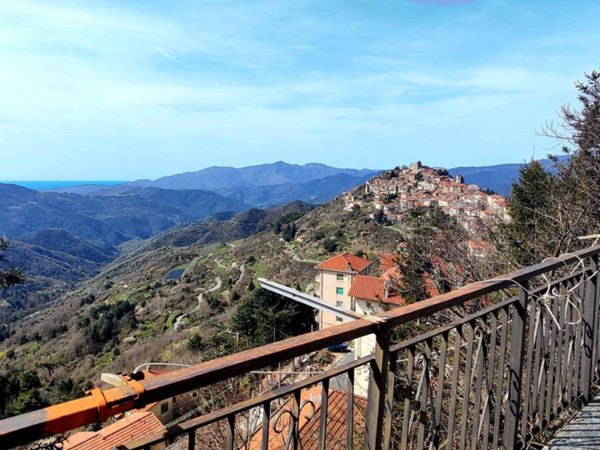 casa indipendente in vendita a Bajardo