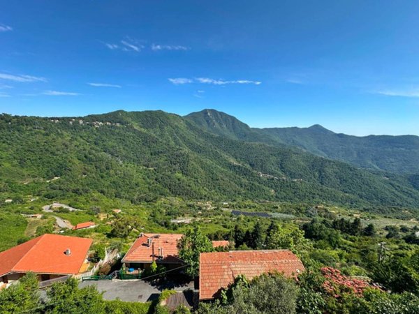 casa indipendente in vendita a Bajardo