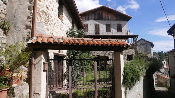 casa indipendente in vendita a Bajardo