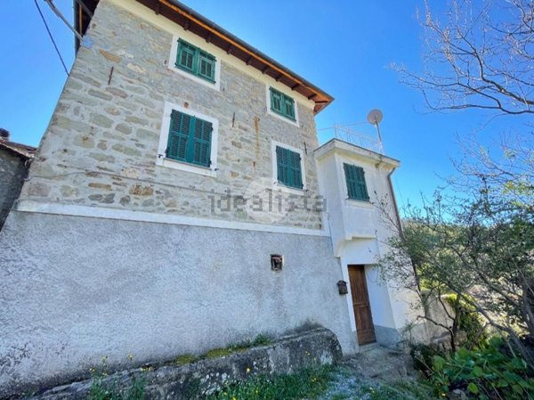 appartamento in vendita a Bajardo in zona Berzi