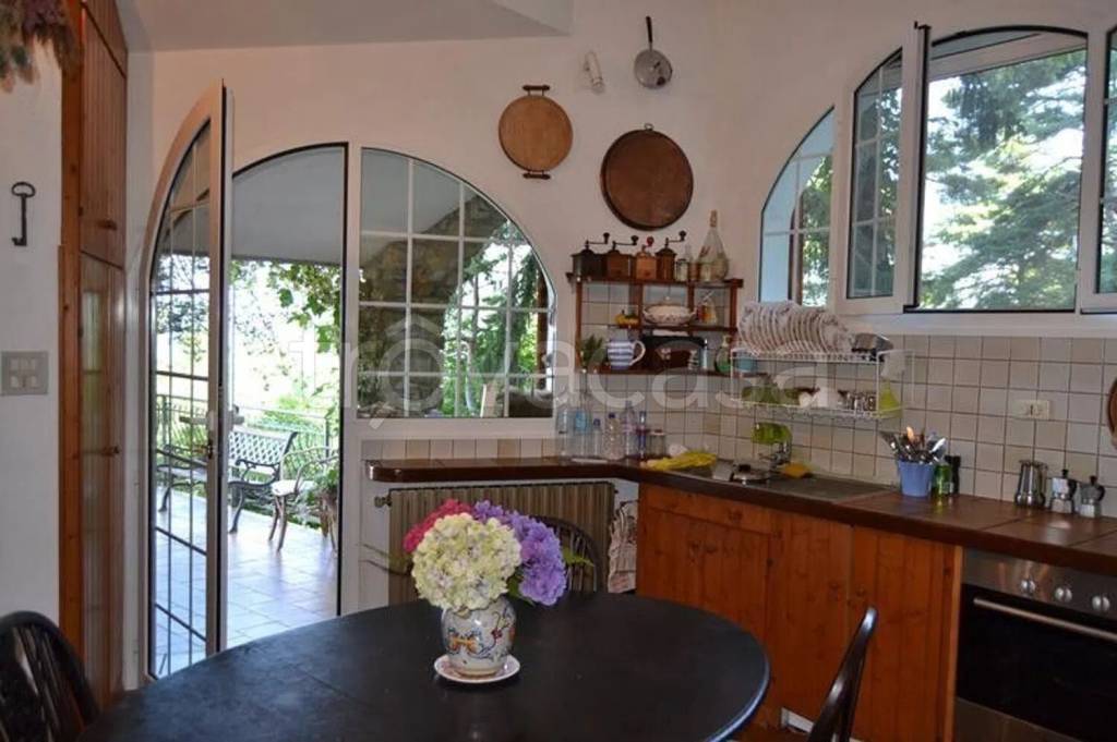 casa indipendente in vendita a Bajardo in zona Berzi