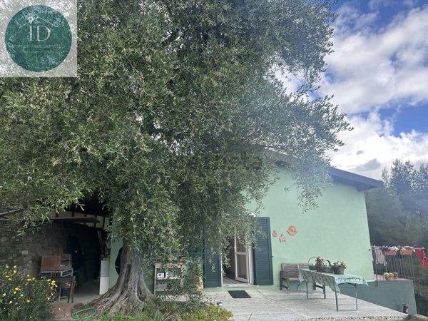 casa indipendente in vendita a Bajardo in zona Berzi