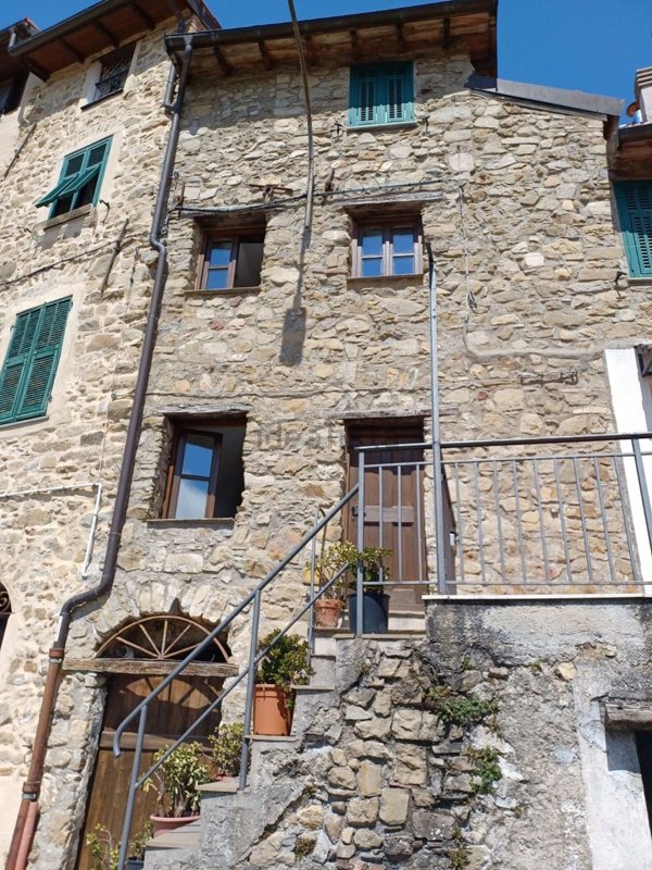 casa indipendente in vendita a Bajardo