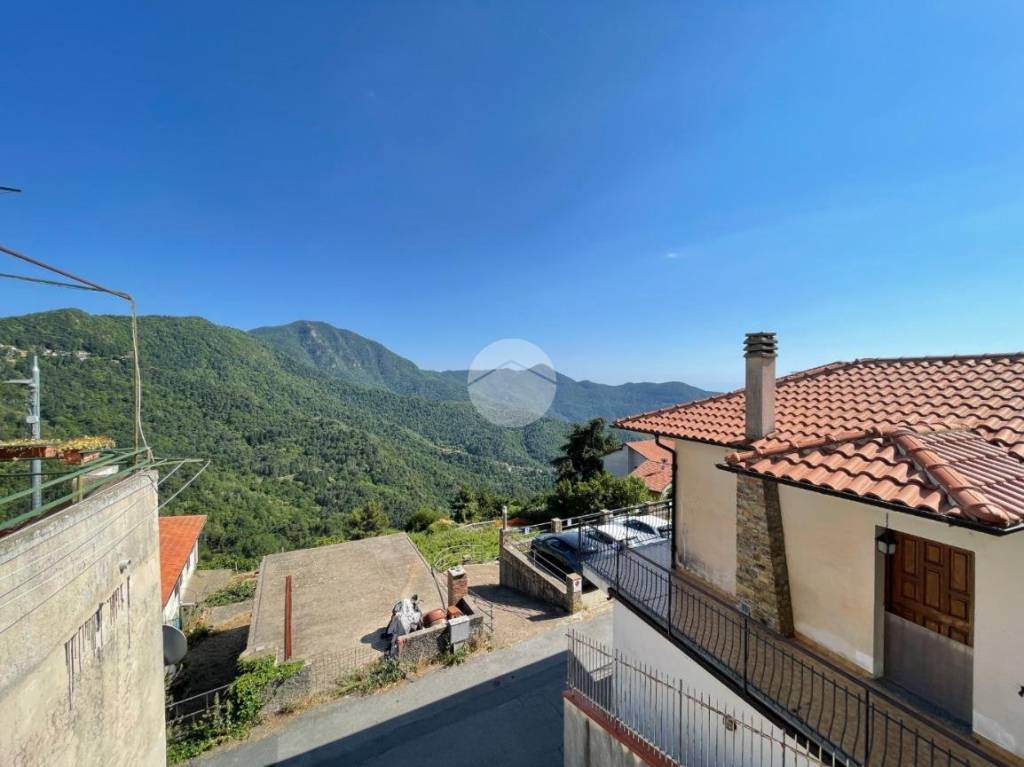casa indipendente in vendita a Bajardo