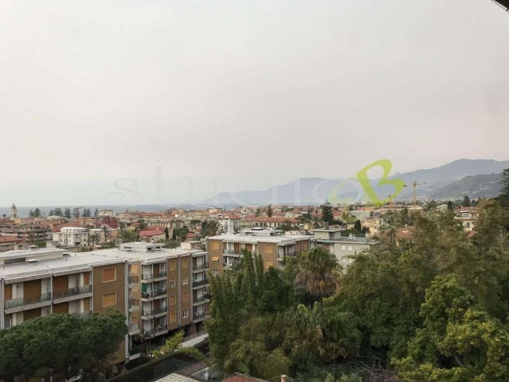casa indipendente in vendita a Bordighera