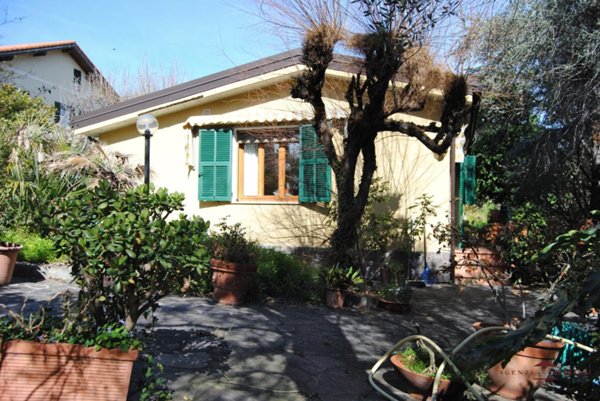 casa indipendente in vendita a Bordighera in zona Sasso